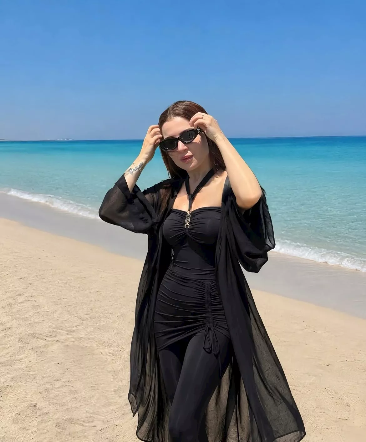بعيدًا عن التمثيل.. مي عز الدين تطلق براند "مايوهات"